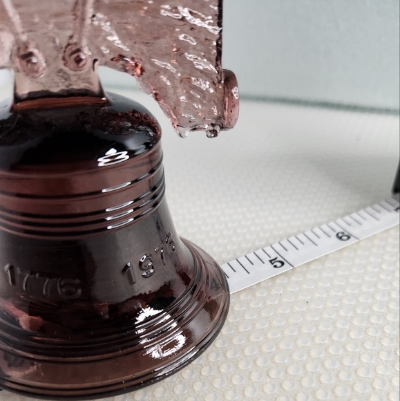 Vintage‎ 70s Mosser bicentennial celebration amethyst glass liberty bell statue - Picture 5 of 8